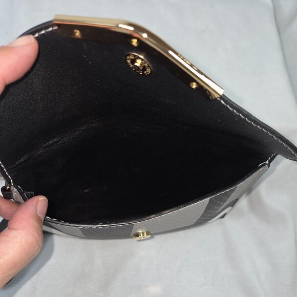 Large Purse with Wristlet - Picture 13 of 13